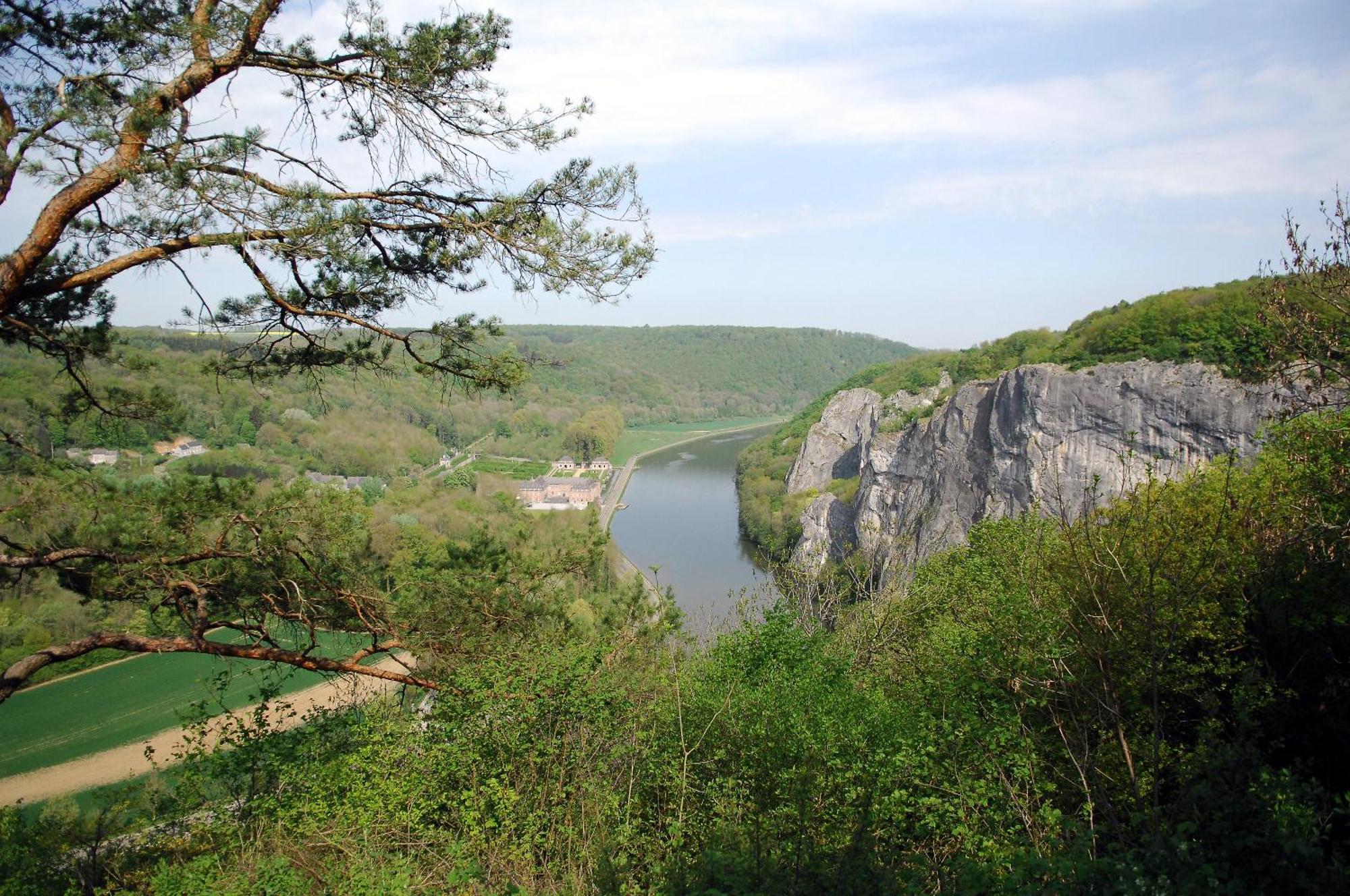 Bed En Breakfast Le Freyr Динант Екстериор снимка